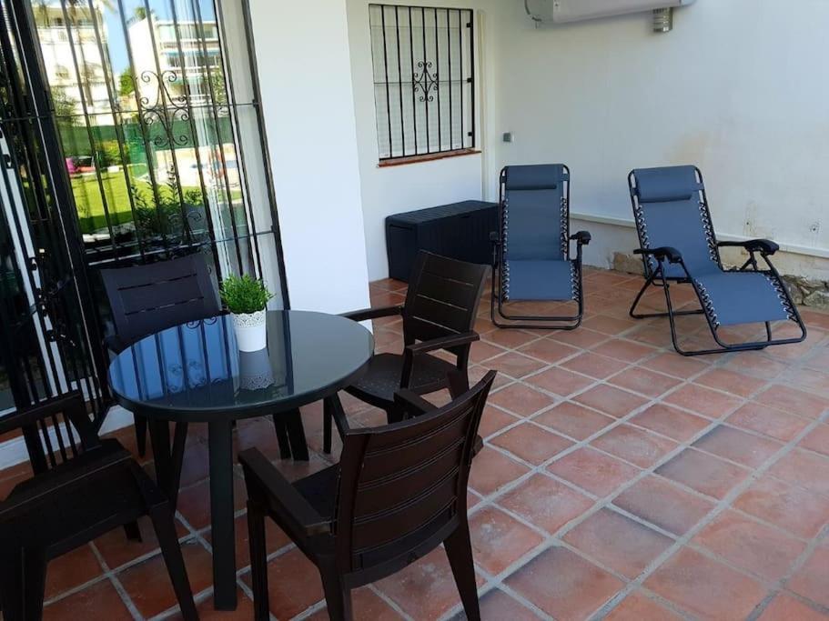 Beautiful Apartment In La Carihuela, Torremolinos Exteriör bild