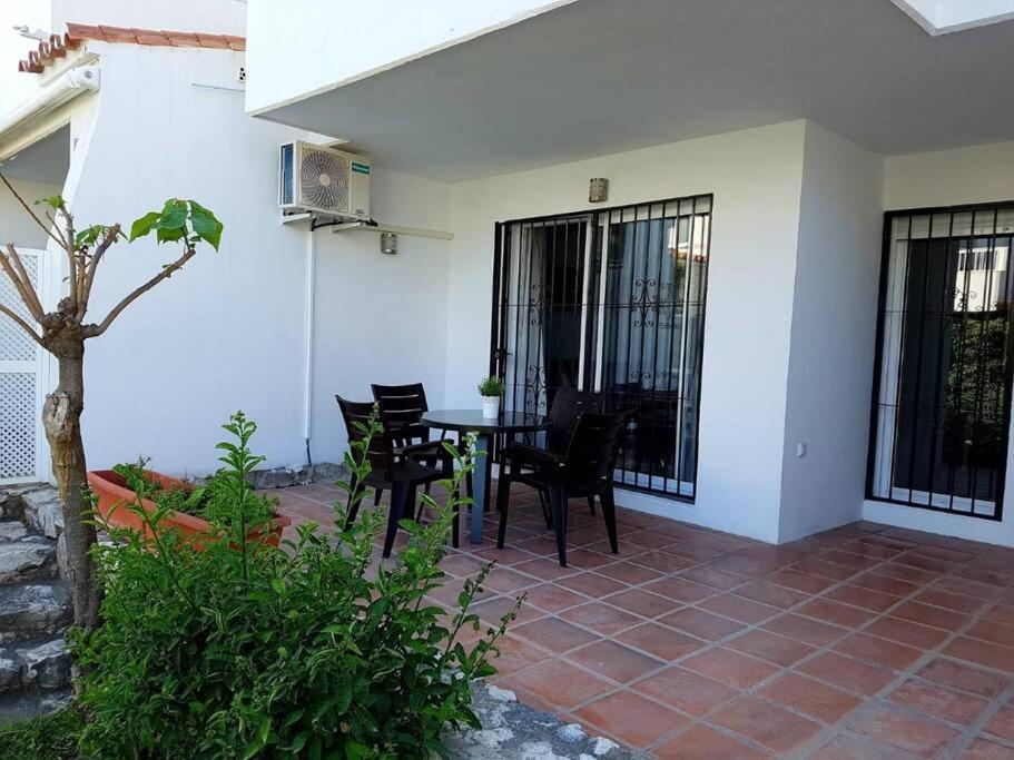 Beautiful Apartment In La Carihuela, Torremolinos Exteriör bild