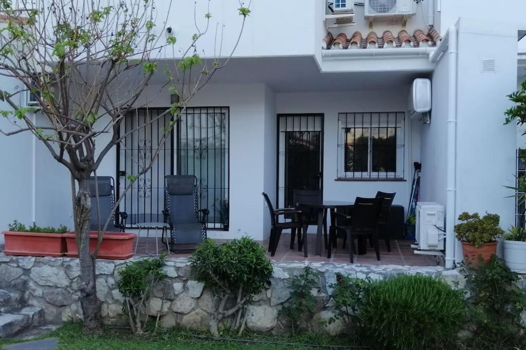 Beautiful Apartment In La Carihuela, Torremolinos Exteriör bild